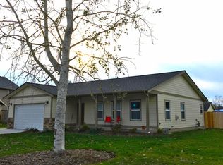 8469 Morningside Dr, Blaine, WA 98230