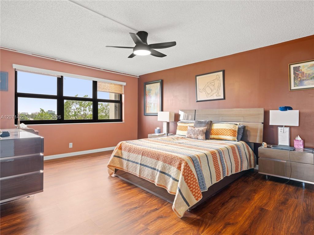 2314 S Cypress Bend Dr APT 611, photo 3