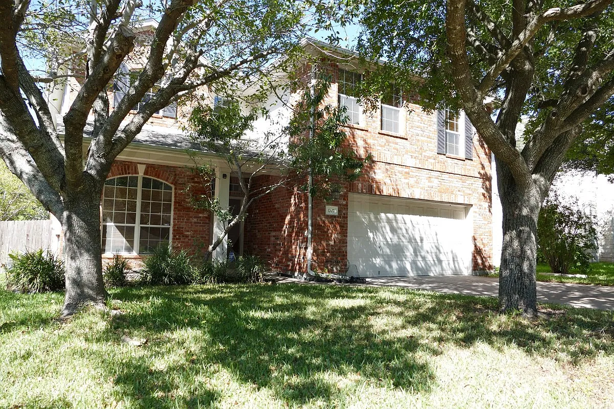 5 bed, 2.5 bath, 2635 sqft, $2,800 — Photo 3