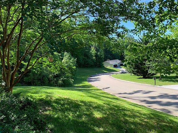 4th image of 345 Dogwood Glen Ln