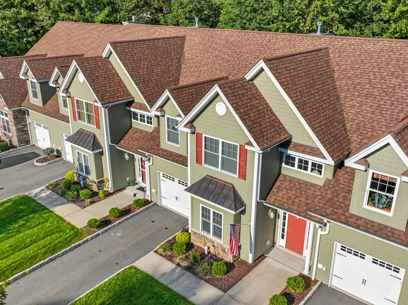 411 Braeburn Path, Matamoras, PA 18336