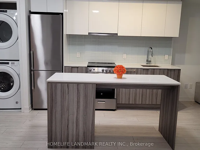 31 Tippett Rd #560 — Photo 8