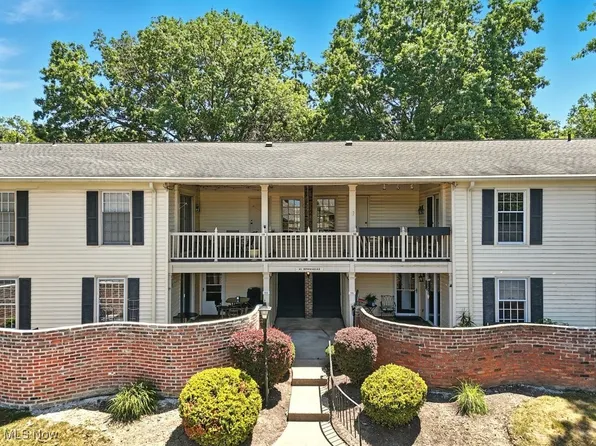 25 Berkshire Ct APT 3A, Akron, OH 44313