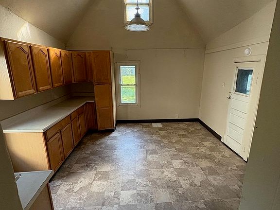 3rd image of 1017 Humphrey St