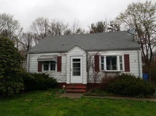 105 Valley Rd, Hamden, CT 06514