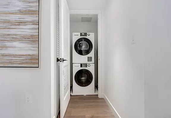 4th image of 350 W 45th St #2A