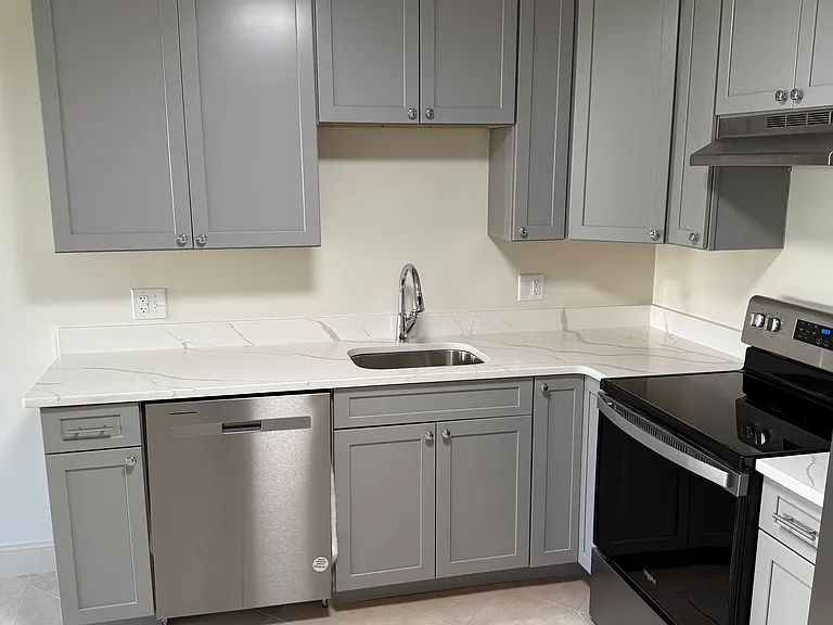 580 Pontiac Ave #1 — Photo 9