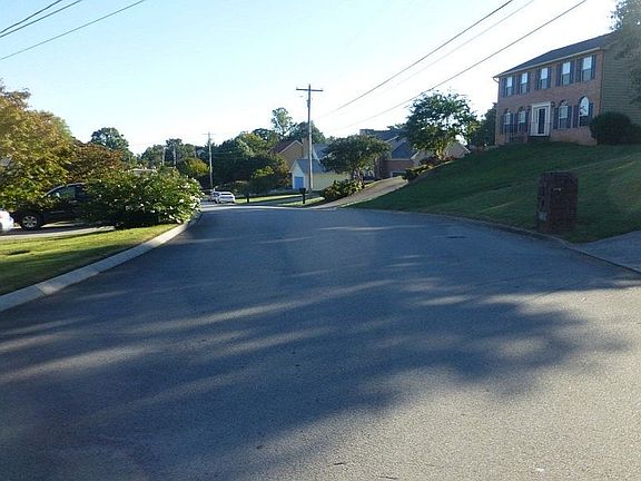 4th image of 1025 Turnberry Dr
