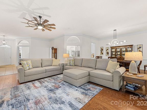 4th image of 2910 Windsor Meadow Ln