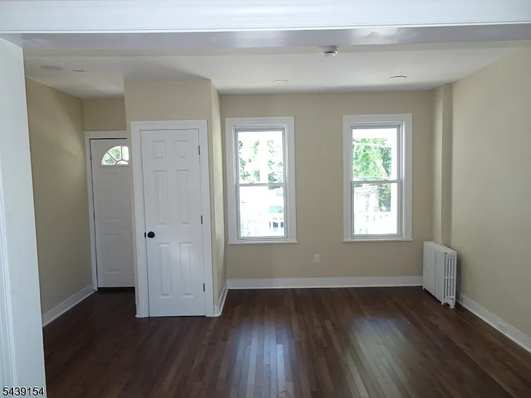 689 Sayre Ave — Photo 7
