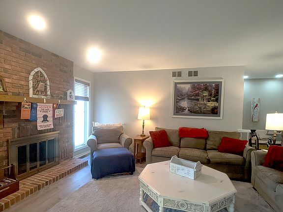 5th image of 1657 N Belmont Ct #0