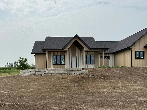 1002 11th St, Alton, IA 51003