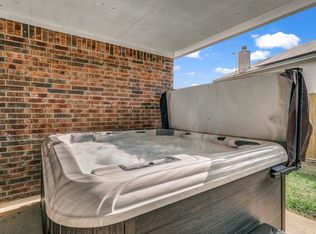 10505 Dry Valley Ct, Fort Worth, TX 76108