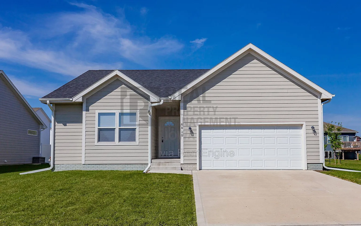 4 bed, 3.0 bath, 2400 sqft, $2,895 — Photo 1