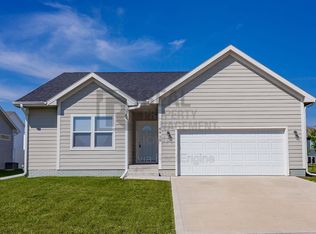 6810 Bright St, Johnston, IA 50131