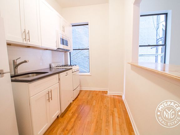 2nd image of 589 Park Pl APT 6