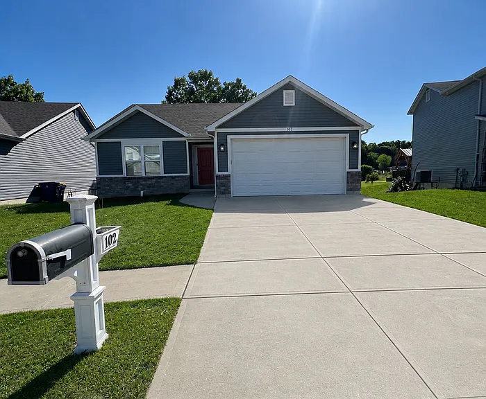 102 Doctrine Dr — Photo 1