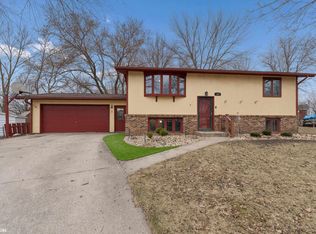 104 Sunland Ct, Forest City, IA 50436