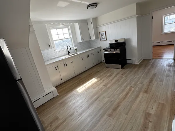 22 Magnolia St Unit 2, Bristol, RI 02809