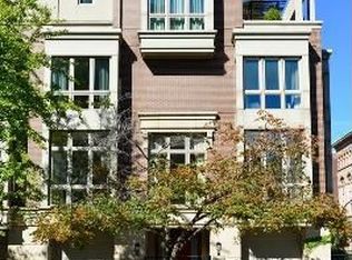 100 W Delaware Pl, Chicago, IL 60610