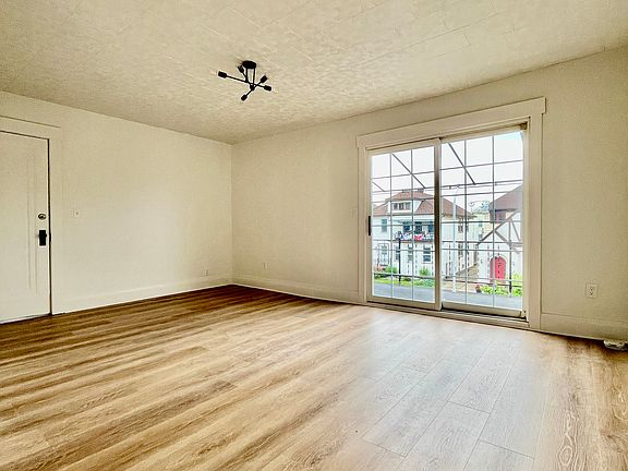5th image of 292 Hartwell Rd Floor 2