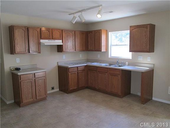 2nd image of 2813 Buckleigh Dr