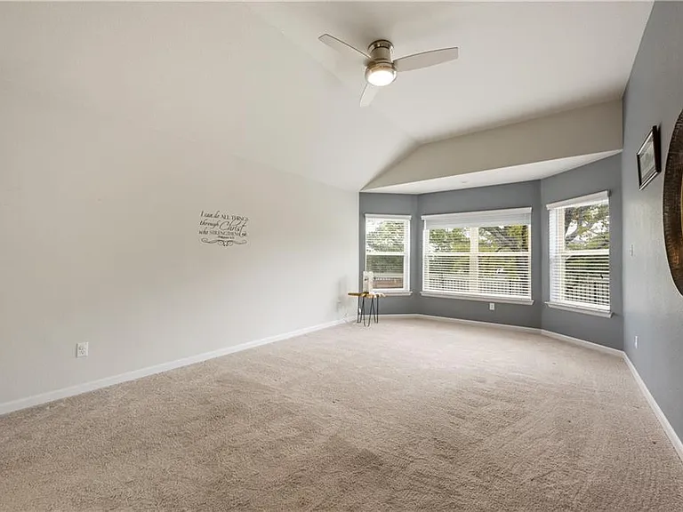 242 Krupp Ave — Photo 24