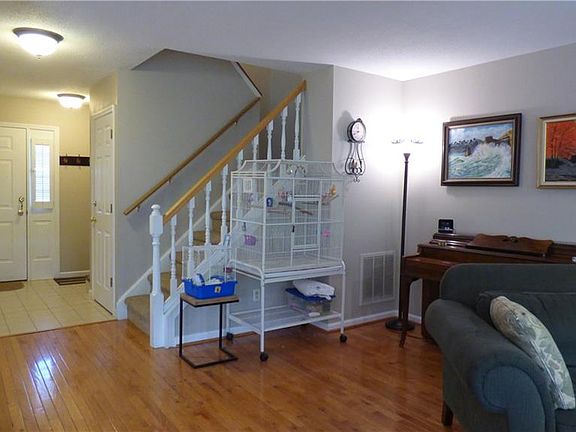 5th image of 904 Windsor Ln