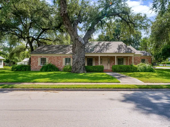 429 N High Street, Uvalde, TX 78801