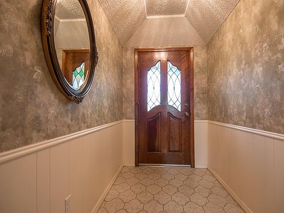 4th image of 401 Mayfair Ct