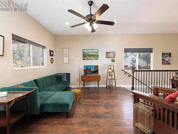 5th image of 627 E Hills Rd