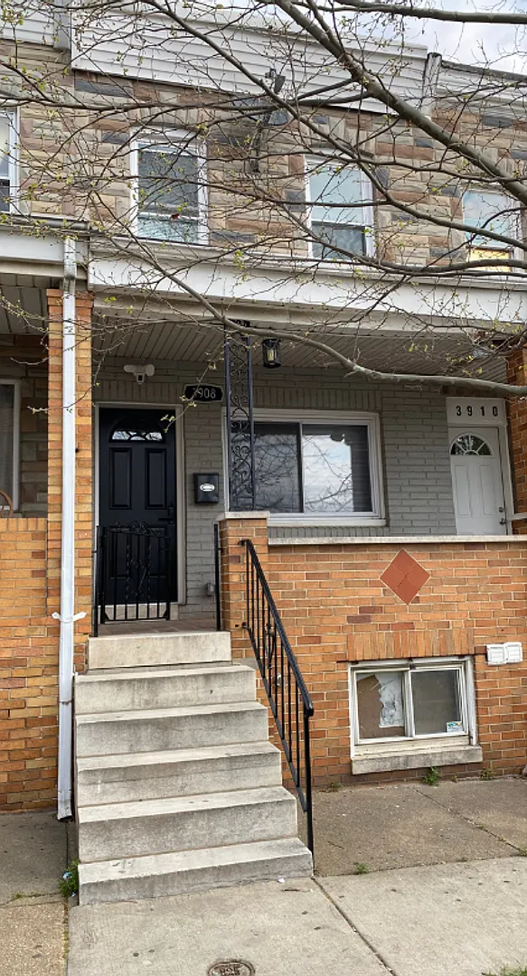 3908 Claremont Avenue $500 Available Room (Shared Bath) — Photo 1
