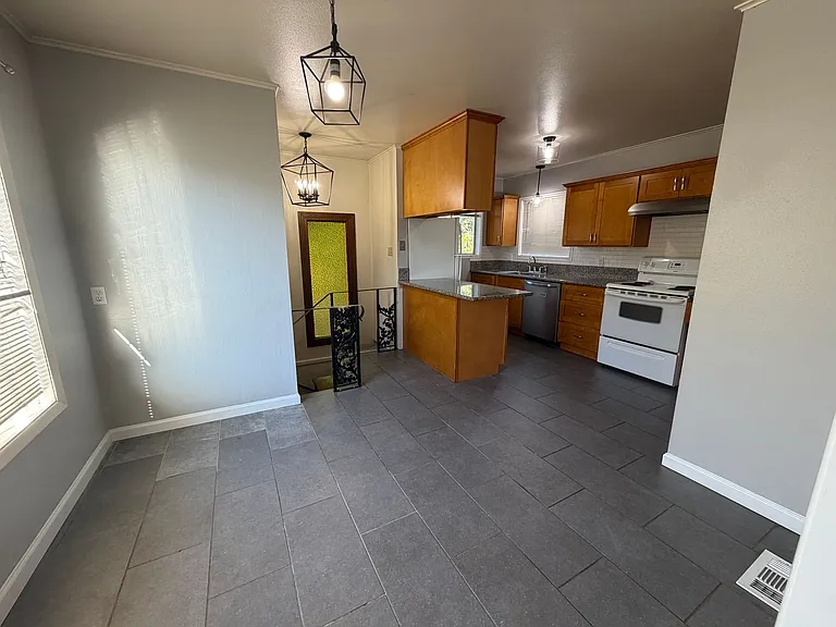 1324 SW Levens St — Photo 4