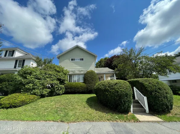 15 Maple St, Jermyn, PA 18433