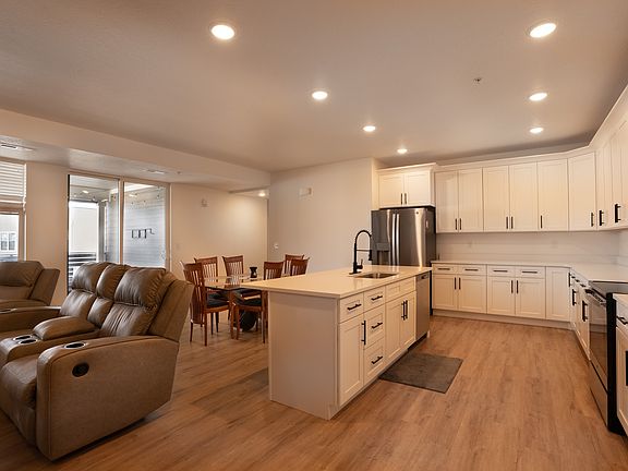 4th image of 776 W Blue Magic Ln N #304
