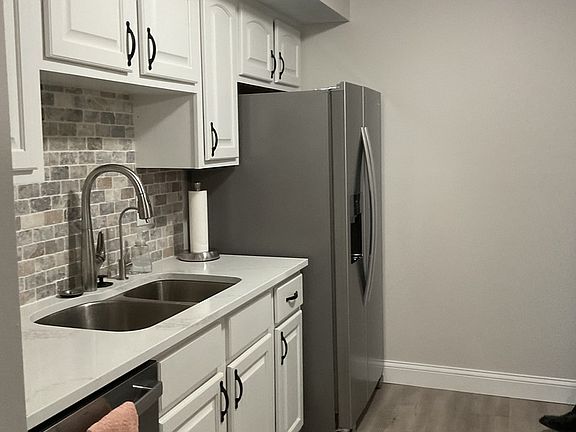 2nd image of 1111 E Jefferson St APT 10