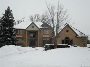 2760 Murfield Ct, Rochester, MI 48306