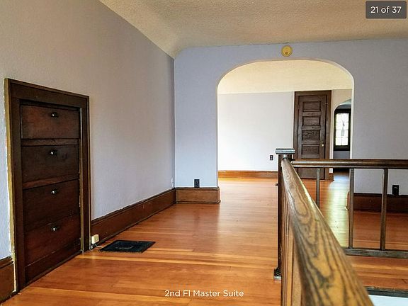 4th image of 377 E King St