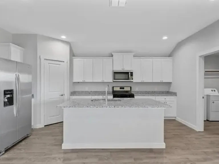 2609 Republic Ave — Photo 4