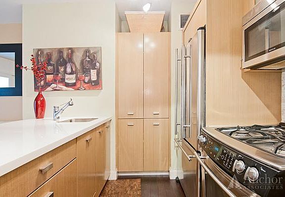 4th image of 211 E 46th St #17H