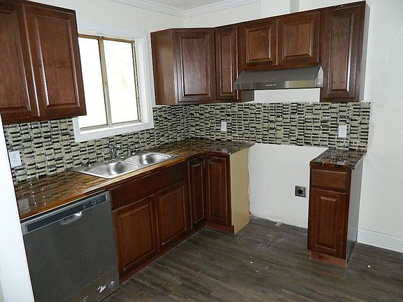 3rd image of 8512 Edgewood Pl