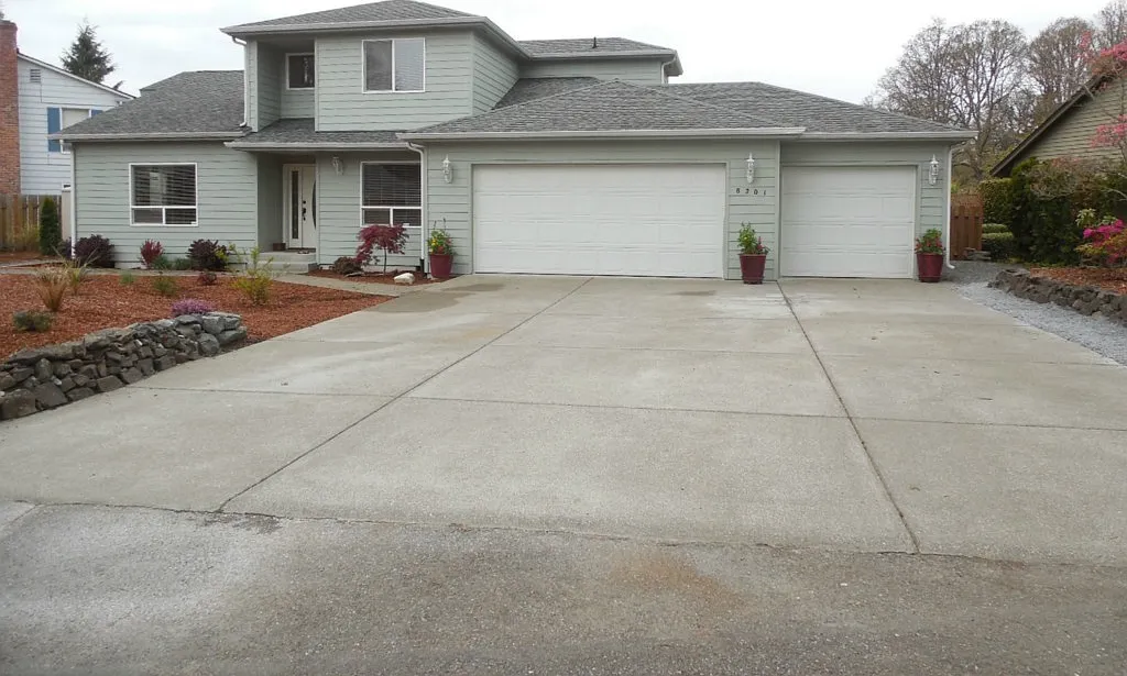 5 bed, 2635 sqft, $3,600 — Photo 1