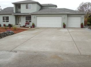 8201 Sapphire Dr SW, Lakewood, WA 98498