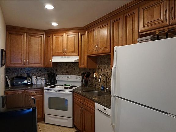 4th image of 1515 Pinellas Bayway S APT A4