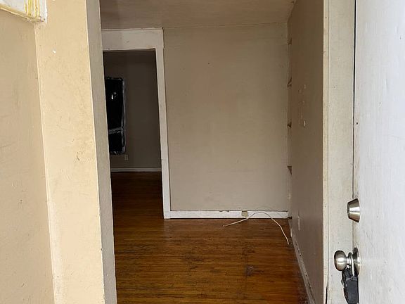5th image of 211 Kensington Pl