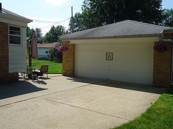 2nd image of 37637 Lake Dr