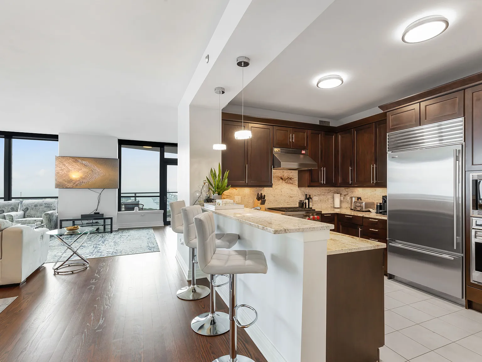 3 bed, 2124 sqft, $9,000 — Photo 4