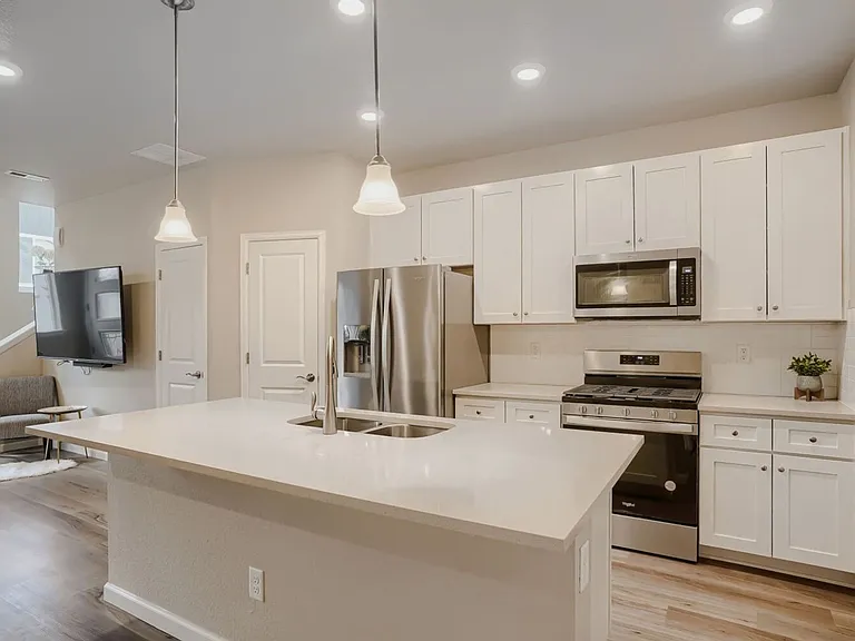 1909 S Poplar Ct — Photo 9