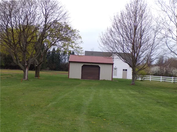 9510 Middle Rd, Lake City, PA 16423