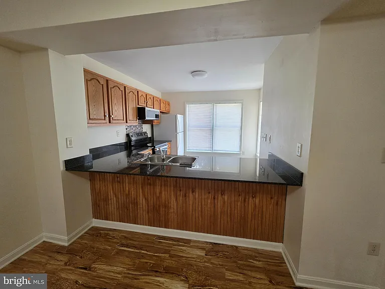 218 E North St — Photo 4